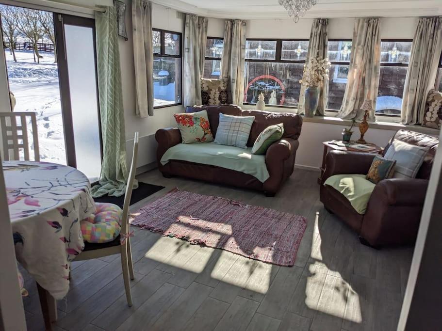 Ferny Roost Cabin. Wrexham Eksteriør billede